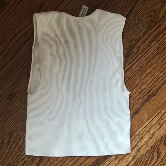 🌿Elegant White Ribbed Tank Top🌿 - Picture 3 of 4
